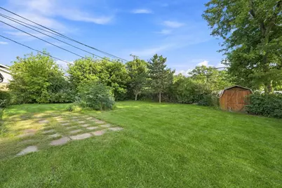807 E Golfview Drive, Mount Prospect, IL 60056 - Photo 7