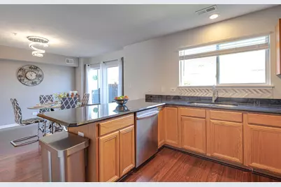 668 E Fountainview Drive, Mundelein, IL 60060 - Photo 15