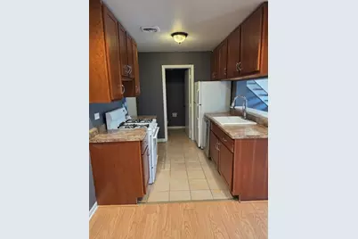 304 Creekside Court #304, Vernon Hills, IL 60061 - Photo 5