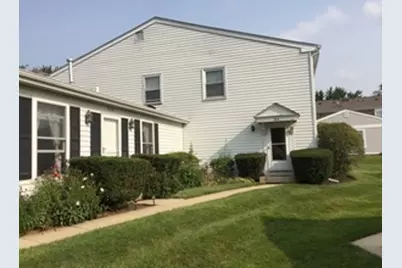 304 Creekside Court #304, Vernon Hills, IL 60061 - Photo 1