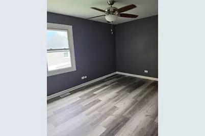 304 Creekside Court #304, Vernon Hills, IL 60061 - Photo 11