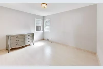 221 S Elmhurst Avenue, Mount Prospect, IL 60056 - Photo 15