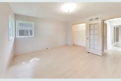 221 S Elmhurst Avenue, Mount Prospect, IL 60056 - Photo 17