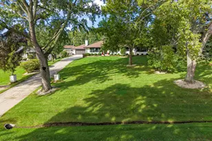 390 S Kenilworth Ave, Glen Ellyn, IL 60137 - Photo 29