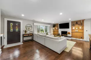 390 S Kenilworth Ave, Glen Ellyn, IL 60137 - Photo 5