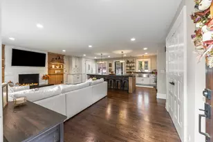 390 S Kenilworth Ave, Glen Ellyn, IL 60137 - Photo 3