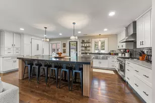 390 S Kenilworth Ave, Glen Ellyn, IL 60137 - Photo 9