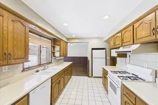 919 Woodland Dr, Rockford, IL 61108 - Photo 11