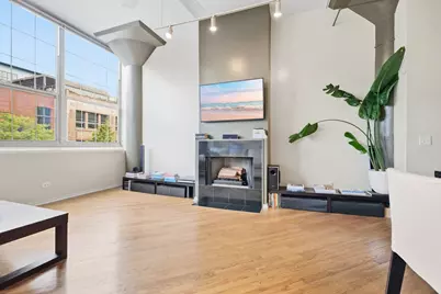 1801 W Larchmont Avenue #214, Chicago, IL 60613 - Photo 5