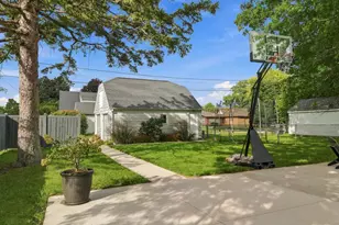 616 W 11th St, Sterling, IL 61081 - Photo 29