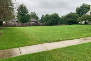 70 E Lynn St, South Elgin, IL 60177 - Photo 1