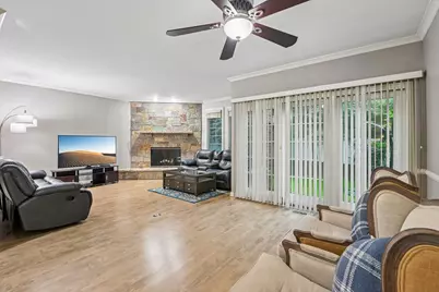 343 Arbor Glen Boulevard, Schaumburg, IL 60195 - Photo 5