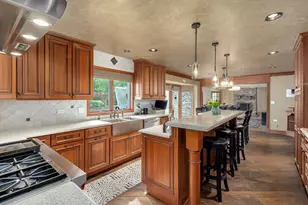 6451 Garfield Ridge Ct, Burr Ridge, IL 60527 - Photo 11