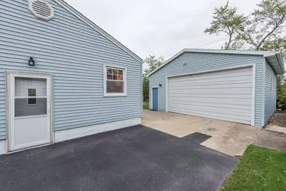 2205 Mohican Road, Waukegan, IL 60087 - Photo 29