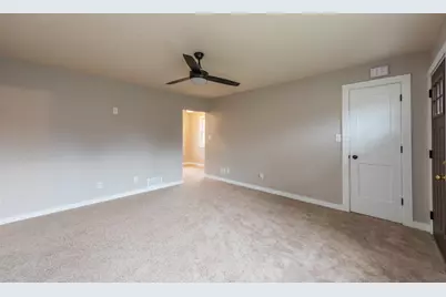 2205 Mohican Road, Waukegan, IL 60087 - Photo 5