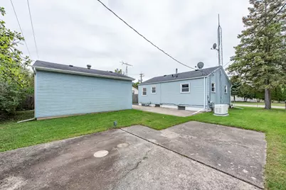 2205 Mohican Road, Waukegan, IL 60087 - Photo 33