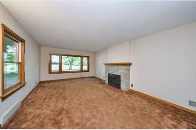 244 S Elmwood Drive, Aurora, IL 60506 - Photo 5