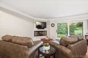 250 Kenston Ct, Geneva, IL 60134 - Photo 9