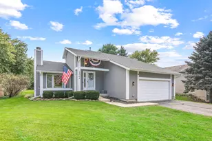 1304 Reva Ln, Lake Holiday, IL 60548 - Photo 1