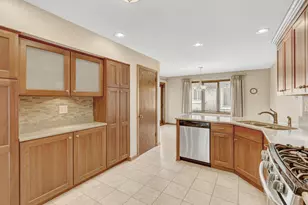 4734 N Maria Ct, Chicago, IL 60656 - Photo 9