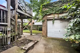 2525 E 72nd Pl, Chicago, IL 60649 - Photo 13
