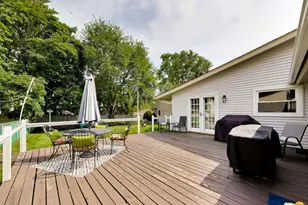 6001 Ross Dr, Woodridge, IL 60517 - Photo 23