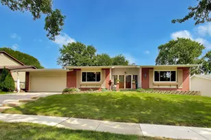 6001 Ross Dr, Woodridge, IL 60517 - Photo 1