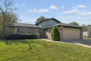 1613 Alamance Pl, Downers Grove, IL 60516 - Photo 1