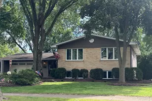 565 Maywood Ln, Lisle, IL 60532 - Photo 1