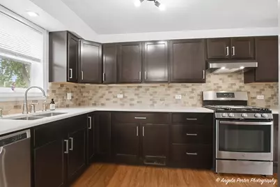 1124 Fulton Avenue, Winthrop Harbor, IL 60096 - Photo 3