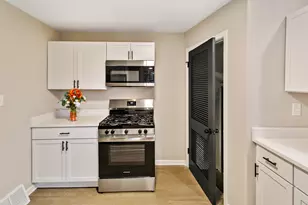5320 S Oak Park Ave, Chicago, IL 60638 - Photo 9