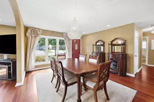 382 Maple Ln, Elk Grove Village, IL 60007 - Photo 5