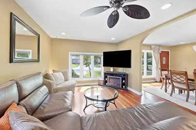 382 Maple Lane, Elk Grove Village, IL 60007 - Photo 7