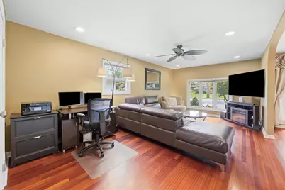 382 Maple Lane, Elk Grove Village, IL 60007 - Photo 9