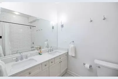 926 W Barry Avenue #2, Chicago, IL 60657 - Photo 11