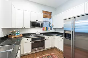 926 W Barry Ave, Chicago, IL 60657 - Photo 3