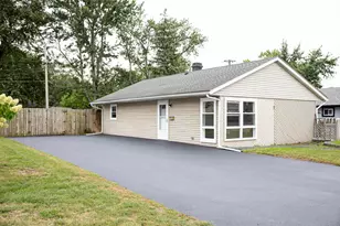 3 Walnut St, Carpentersville, IL 60110 - Photo 5