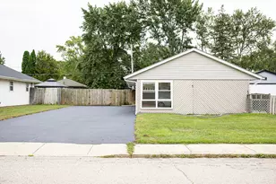 3 Walnut St, Carpentersville, IL 60110 - Photo 3