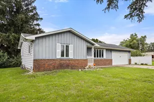 1407 Fulton St, Streator, IL 61364 - Photo 3