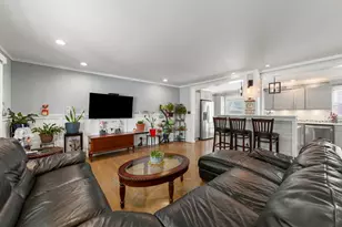 639 N Indiana St, Elmhurst, IL 60126 - Photo 3