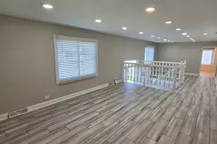 10301 Minnick Ave, Oak Lawn, IL 60453 - Photo 13
