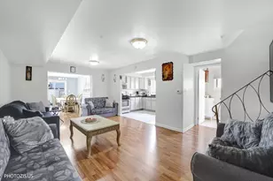 9045 Emerson Dr, Des Plaines, IL 60016 - Photo 5