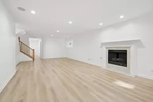 1450 W Erie St, Chicago, IL 60642 - Photo 21