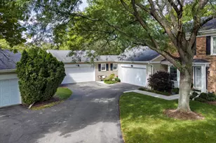18 The Ct Of Greenway Ct, Northbrook, IL 60062 - Photo 1