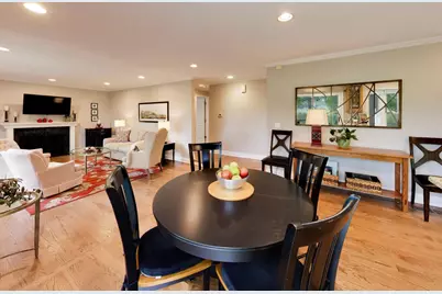 18 The Court Of Greenway Court, Northbrook, IL 60062 - Photo 9