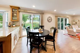 18 The Ct Of Greenway Ct, Northbrook, IL 60062 - Photo 7
