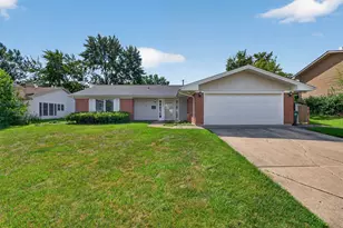 1025 Mayfield Ln, Hoffman Estates, IL 60169 - Photo 1