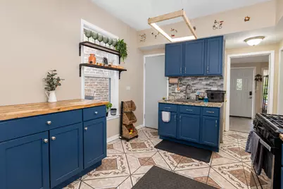 3906 W Montrose Avenue, Chicago, IL 60618 - Photo 3