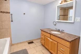 3906 W Montrose Ave, Chicago, IL 60618 - Photo 27