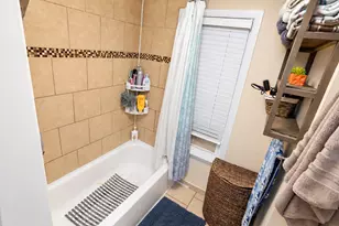 3906 W Montrose Ave, Chicago, IL 60618 - Photo 21